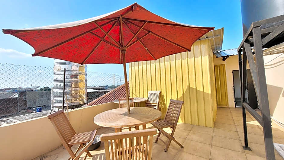 Urbanview Le Reno Inn Wirobrajan by RedDoorz