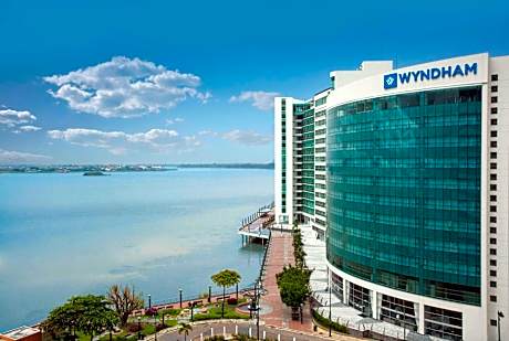 Wyndham Guayaquil, Puerto Santa Ana