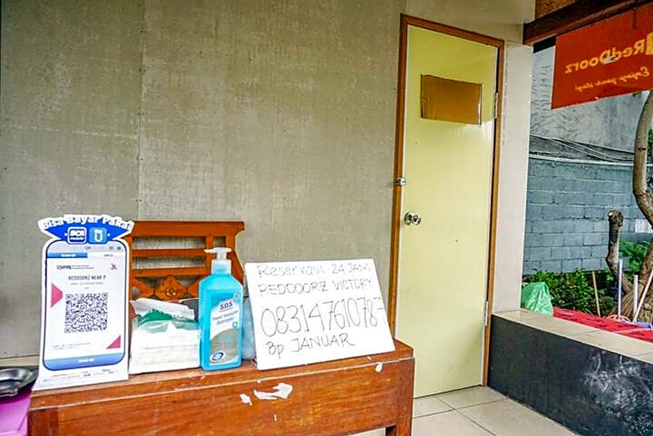 RedDoorz near Penimbangan Beach Singaraja