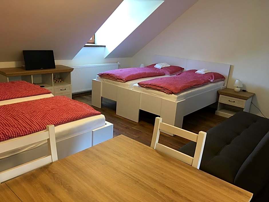 Matějovec 109 & Ubytování Na statku