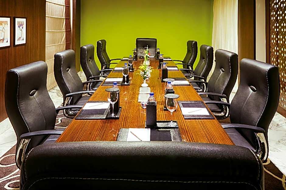 Vivanta Vijayawada, MG Road