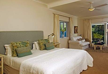 Superior Suite with Lagoon View