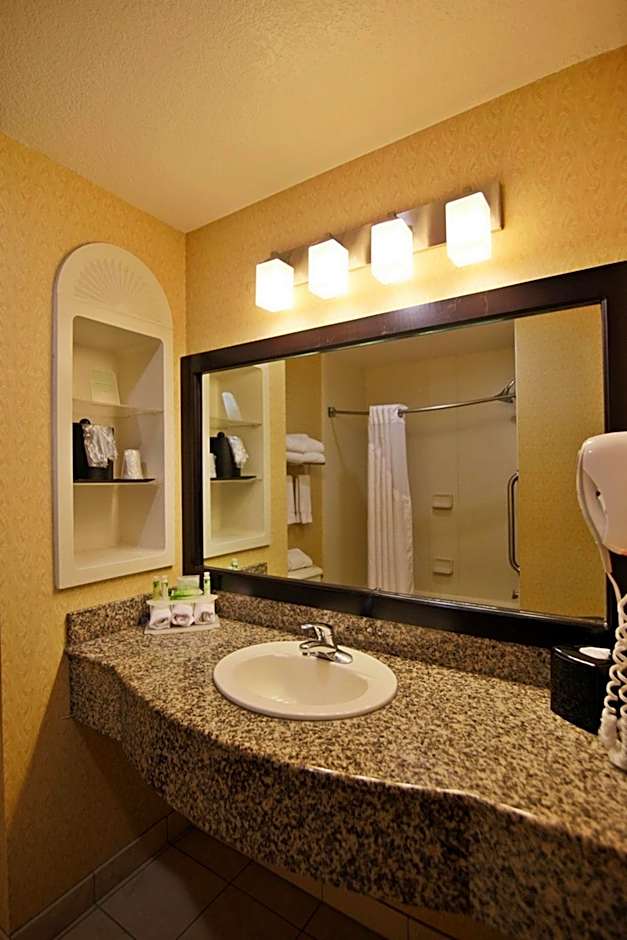 Hampton Inn & Suites Cathedral City