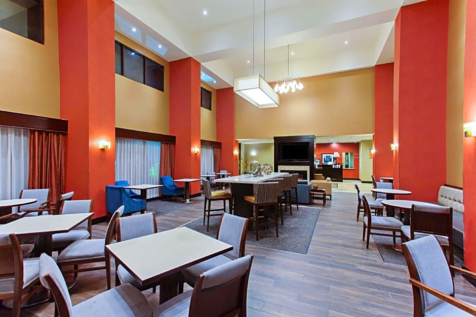 Hampton Inn & Suites Roseville – Roseville, CA
