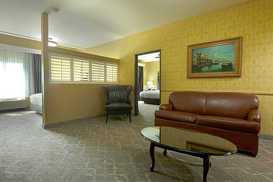 Azure Hotel & Suites Ontario, A Trademark Collection Hotel