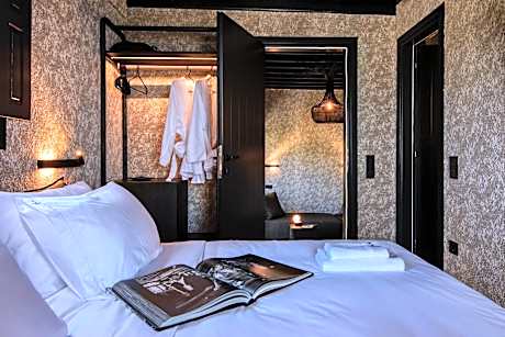 Queen Suite with Sea View