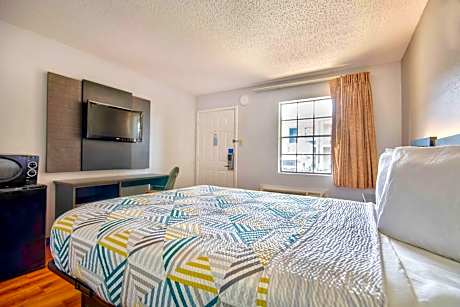 1 Full Bed | Smoking