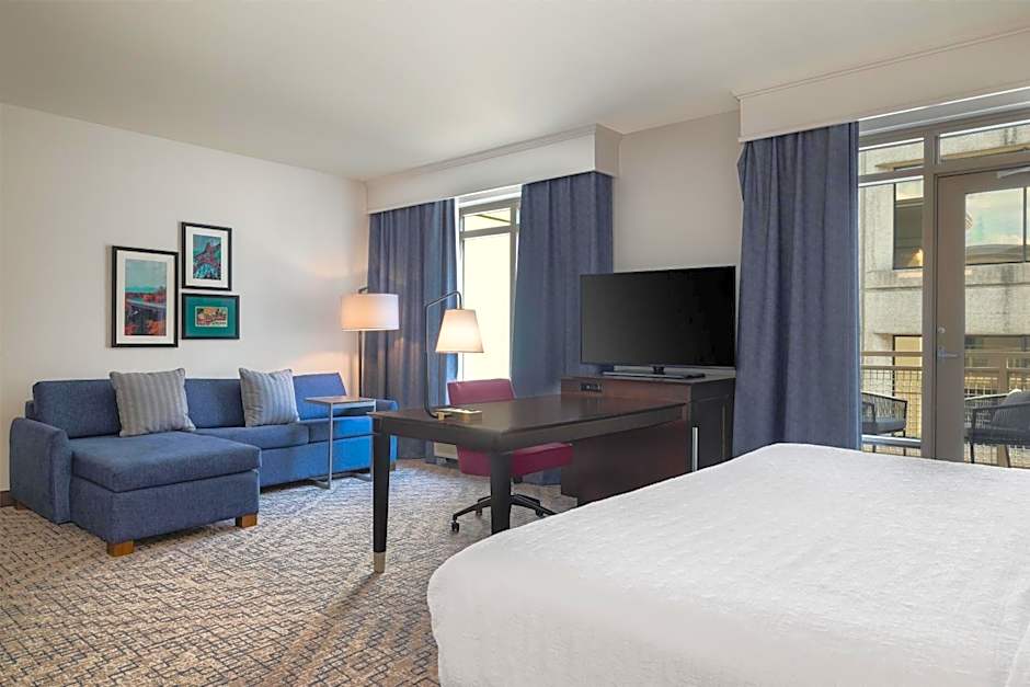 Hampton Inn & Suites Roanoke Downtown