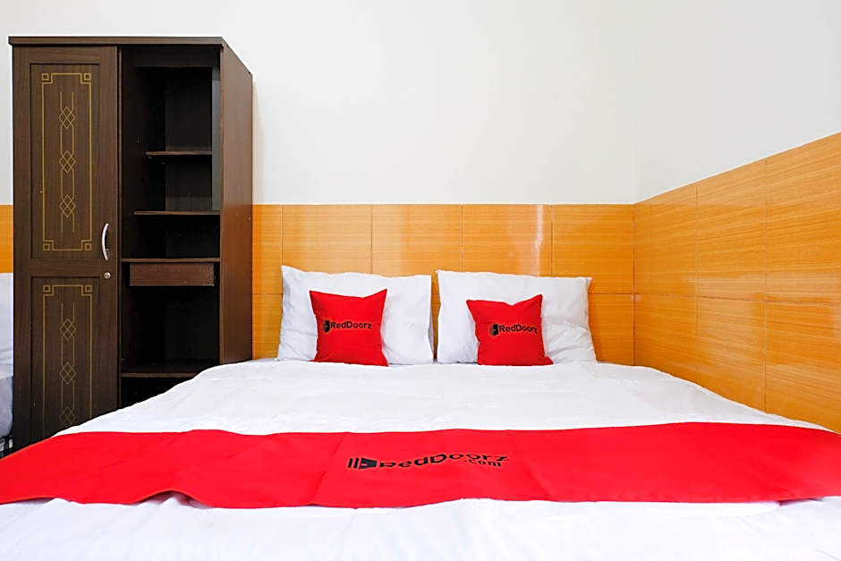 RedDoorz near STAB Syailendra Kopeng