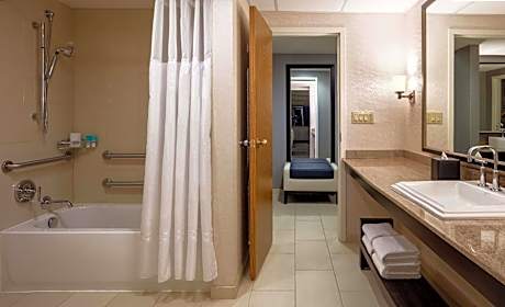 Queen Room with Accessible Tub - Disability Access