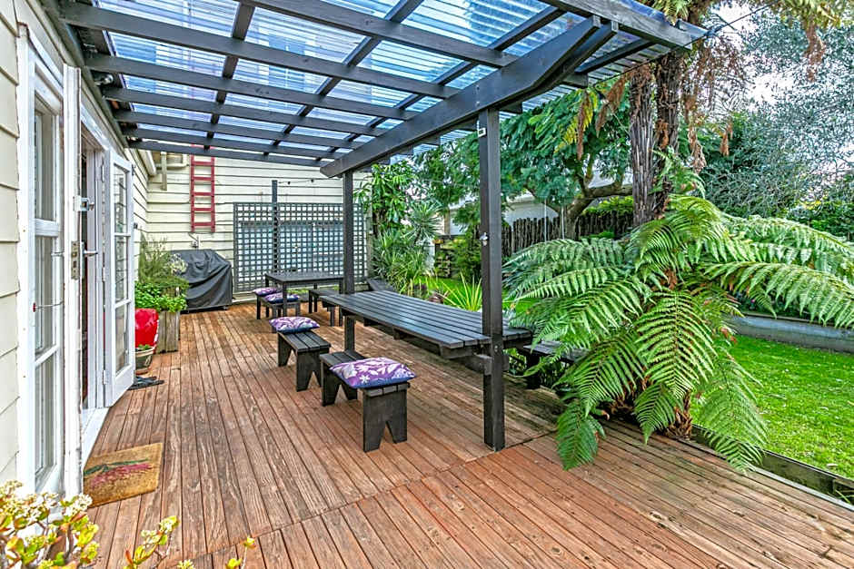 Lady Bowen Bed & Breakfast