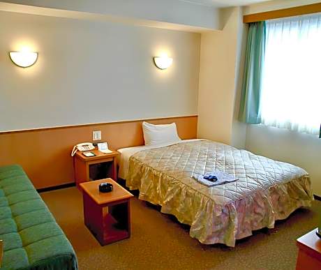 Single Room 4 - Single Night Stay - Smoking