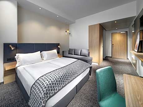 Family Room -  with Interconnecting Door