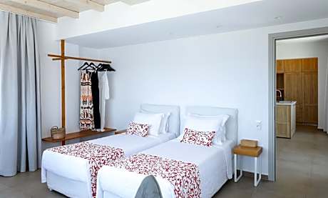 URANOS Villa with Sea View, Terrace and Private Pool