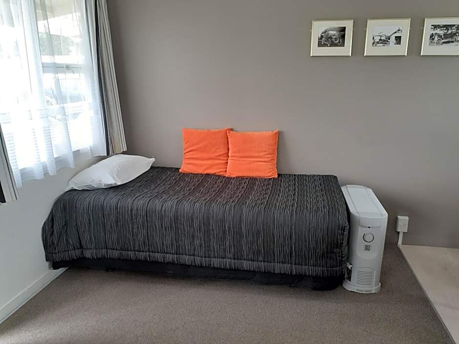 Featherston Motels And Camping