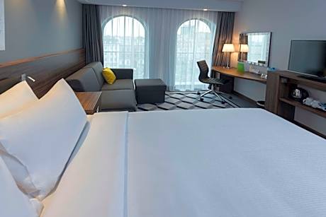 Queen Room with Sofa Bed and View