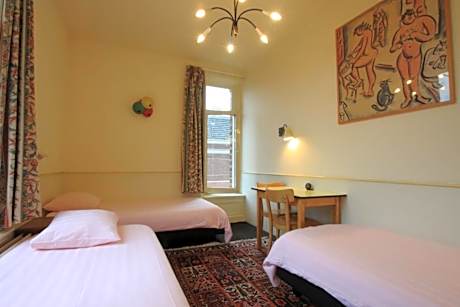 Basic Triple Room with Shared Bathroom