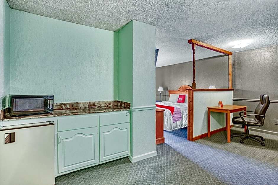 OYO Townhouse Tulsa Woodland Hills