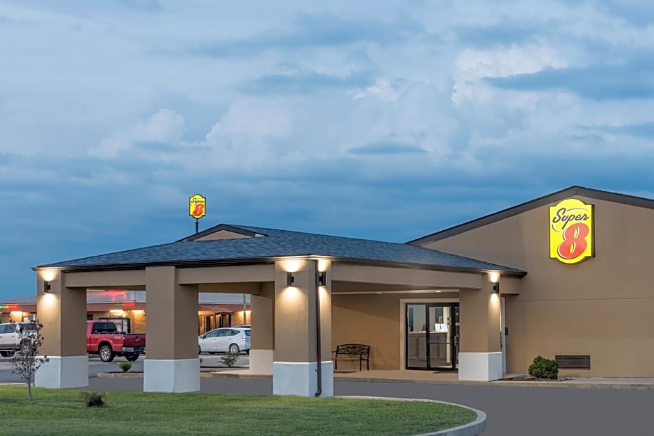 Super 8 by Wyndham Charleston MO