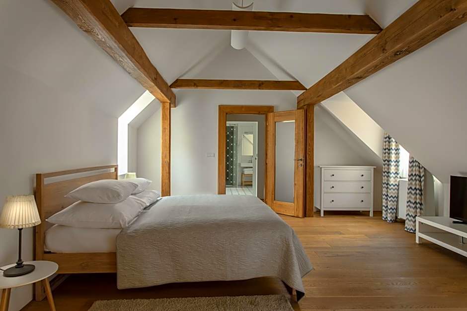 Hotel At the White Lily