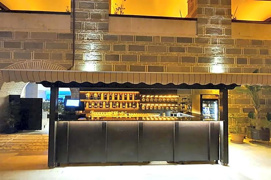 Cesme Kanuni Kervansaray Historical Hotel