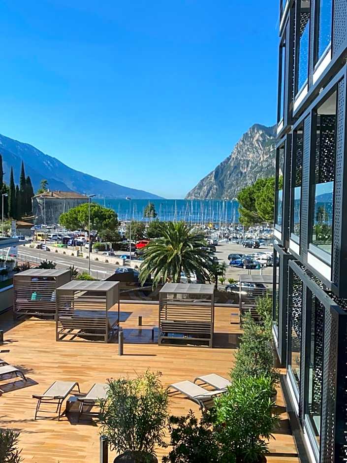 Lake Front Hotel Mirage