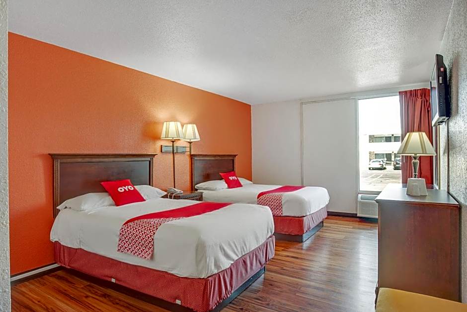 OYO Hotel Mona Lake Muskegon