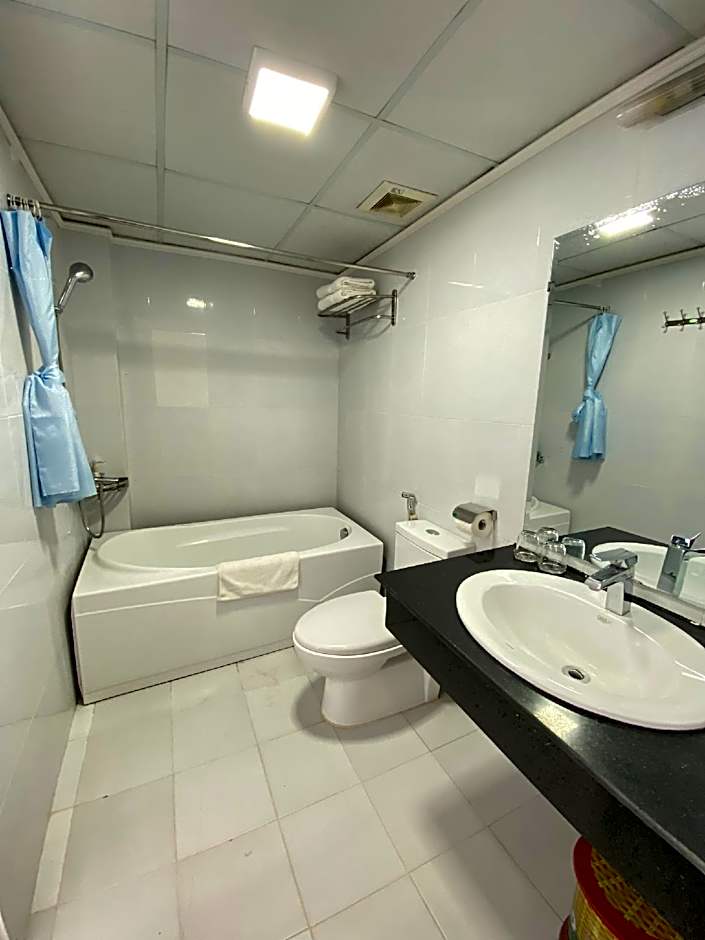 Holiday Suites Hotel & Spa