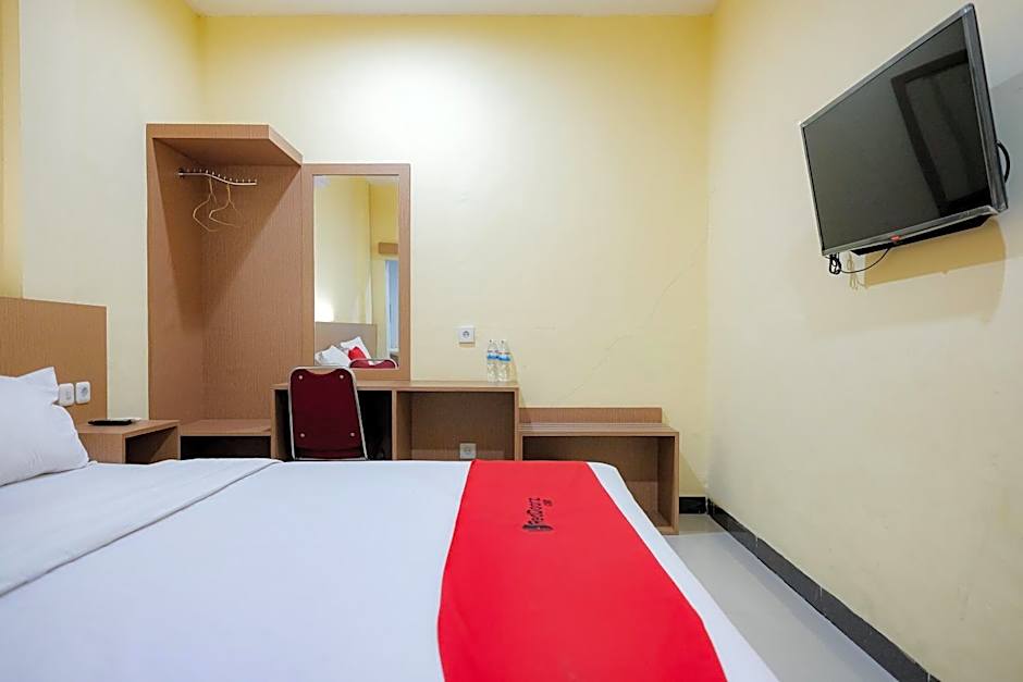 RedDoorz at Hotel Mayang Sari 1