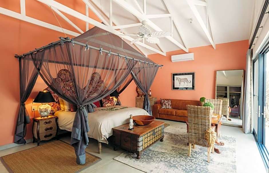 Safari Moon Luxury Bush Lodge