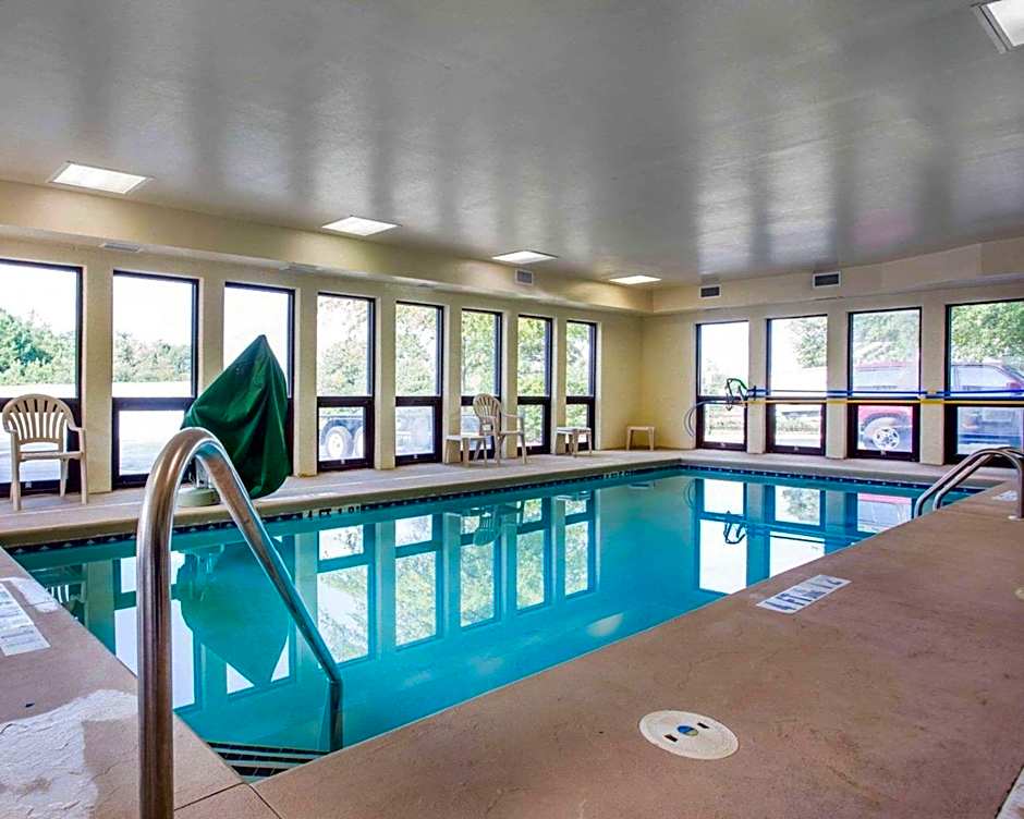 Comfort Inn & Suites At Stone Mountain