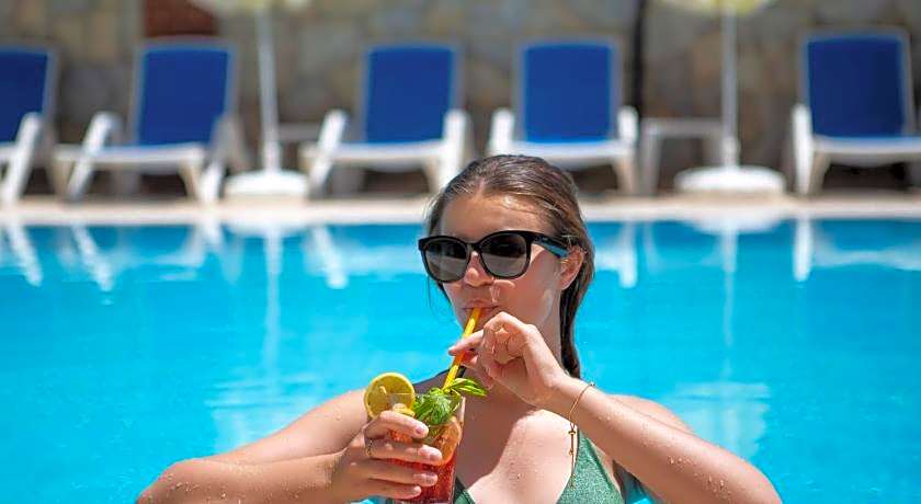 Lara Dinc Hotel