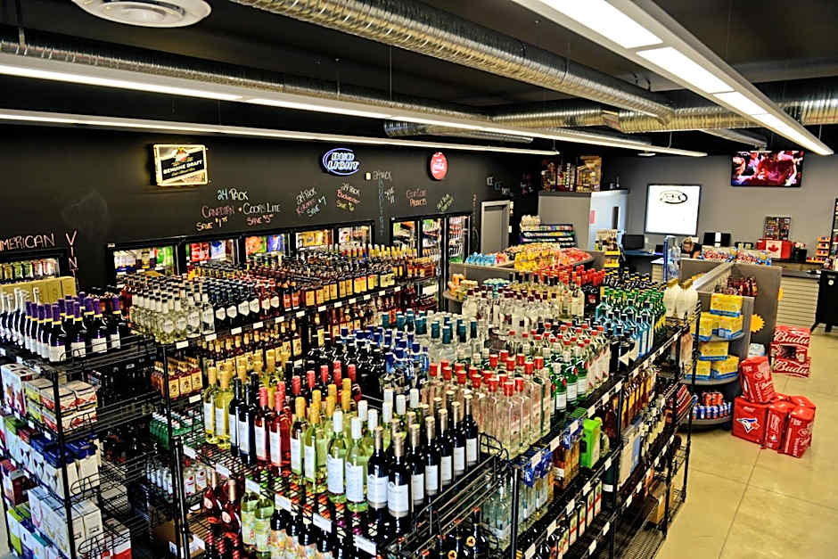 121 Steakhouse & Motel