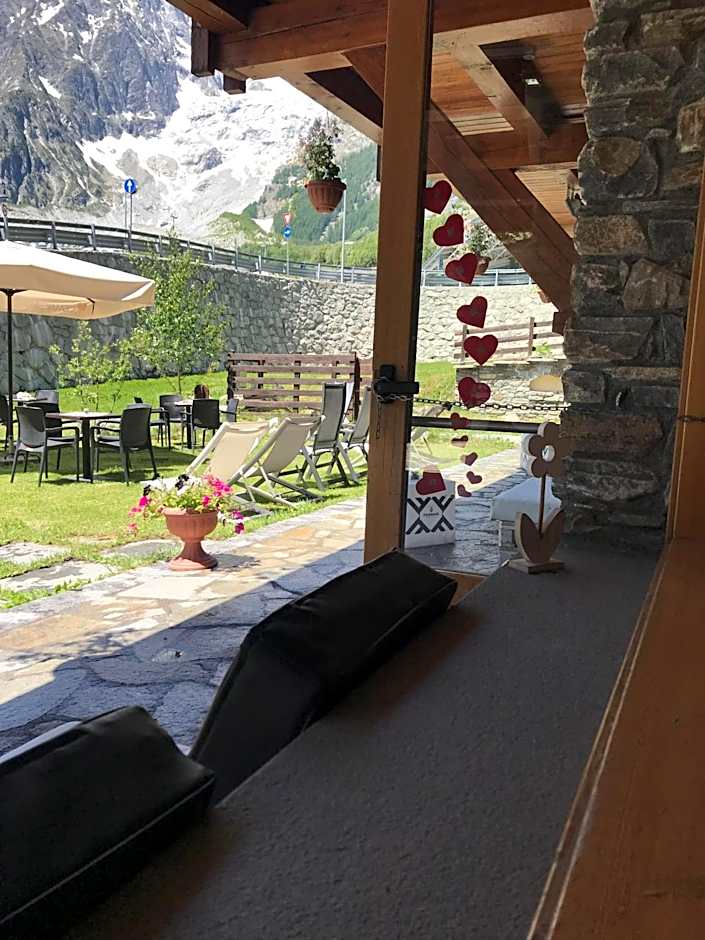 Shatush Hotel