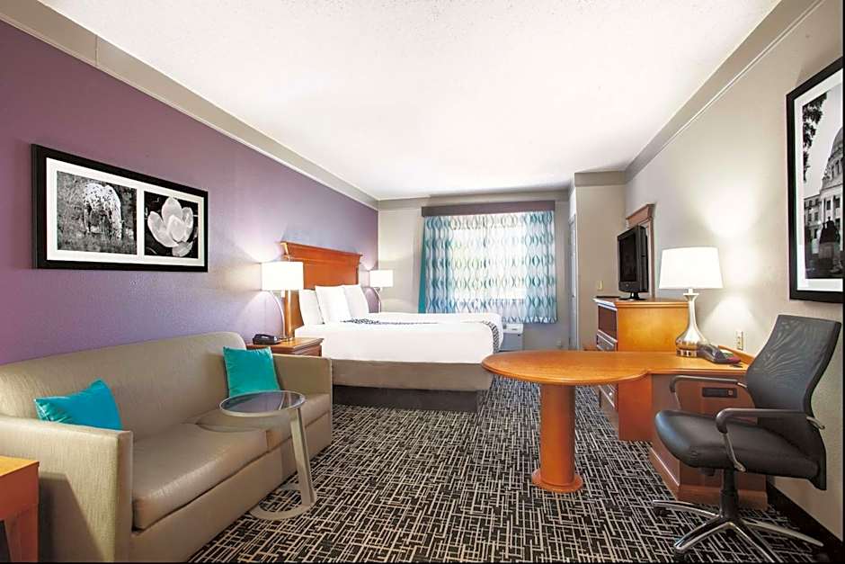 La Quinta Inn & Suites by Wyndham Jackson Airport/Pearl