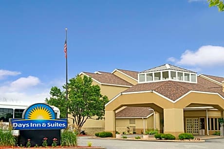 Days Inn by Wyndham St. Louis/Westport MO