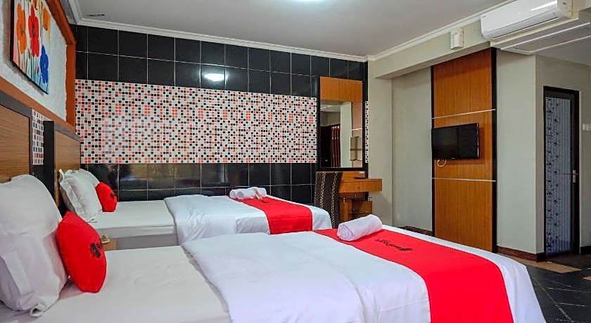 RedDoorz Plus near Amplaz Yogyakarta