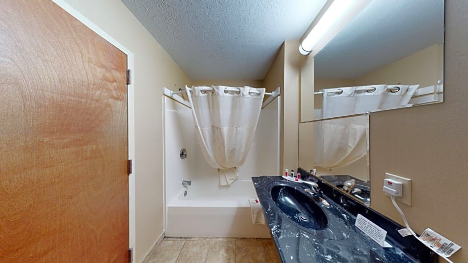 Ramada by Wyndham Strasburg - Shenandoah Valley