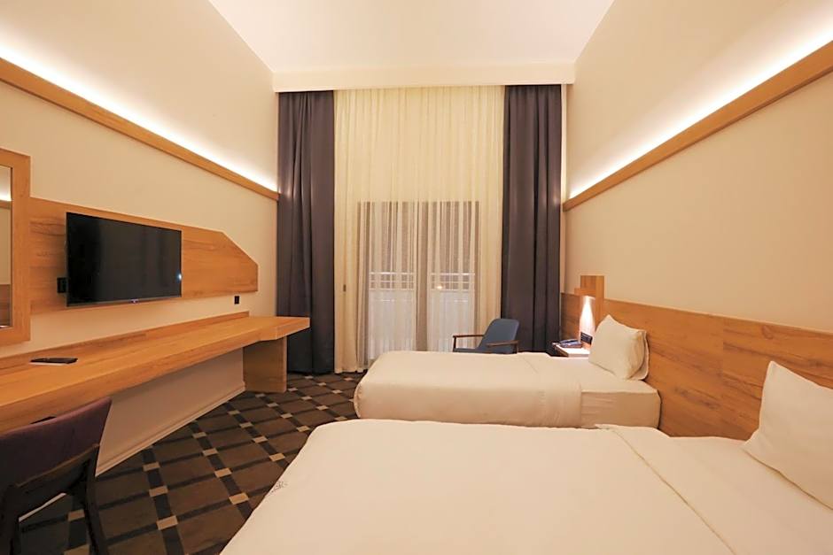 Karpalas City Hotel & Spa