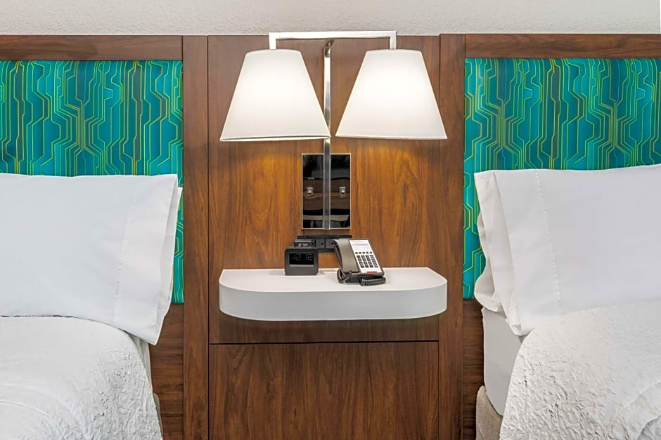 Hampton Inn By Hilton & Suites Dallas I-30 Cockrell Hill, TX