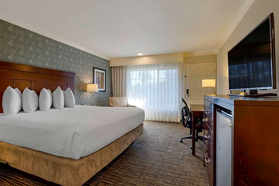 Best Western Plus Carriage Inn