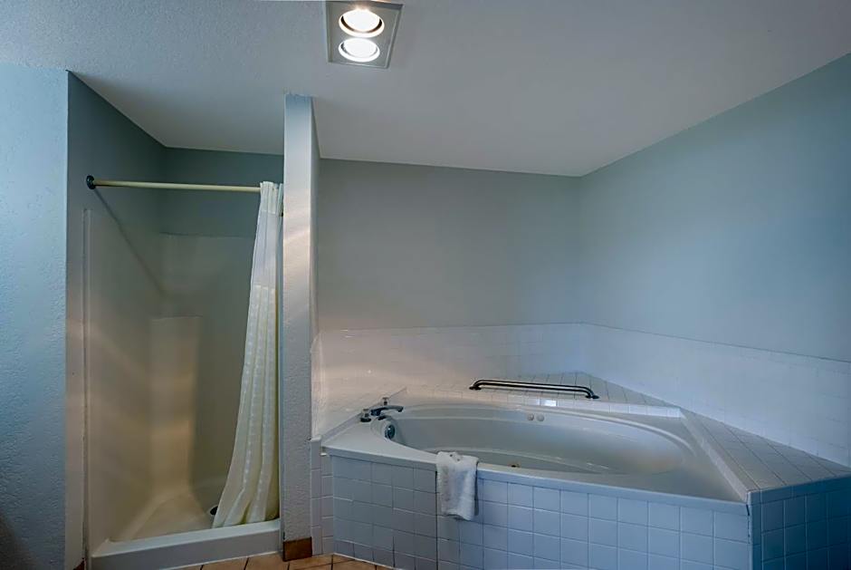 Quality Inn & Suites Junction