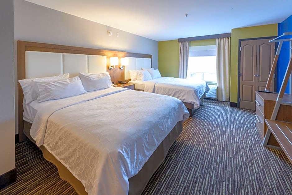 Holiday Inn Express & Suites Jamestown