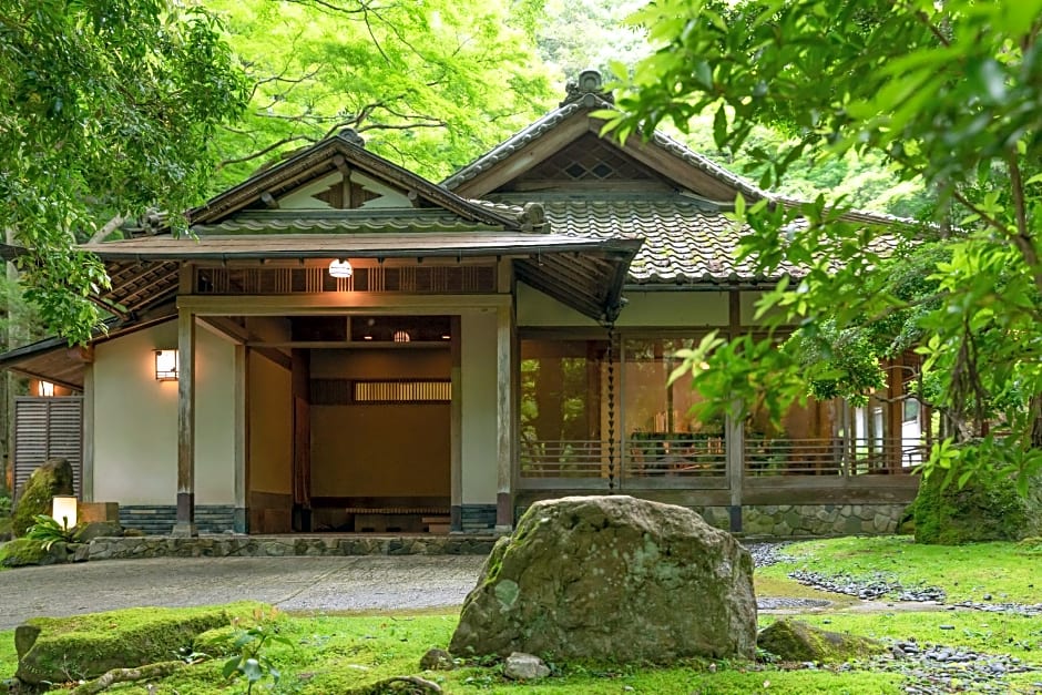 Nara Kasugaokuyama Tsukihitei
