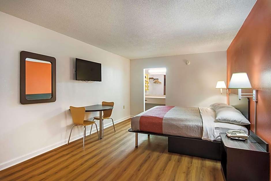 Motel 6-Warner Robins, GA