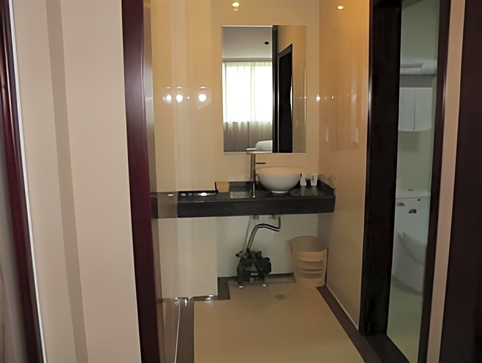 GreenTree Inn Changshu Aotelaisi Business Hotel