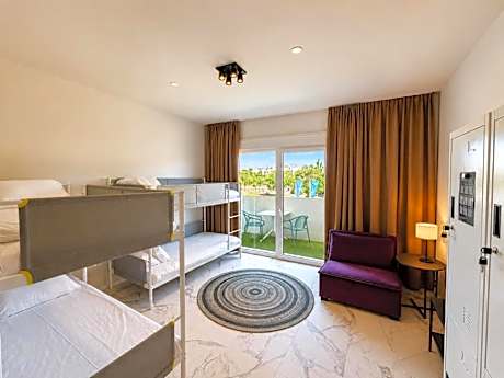 Deluxe Quadruple Room