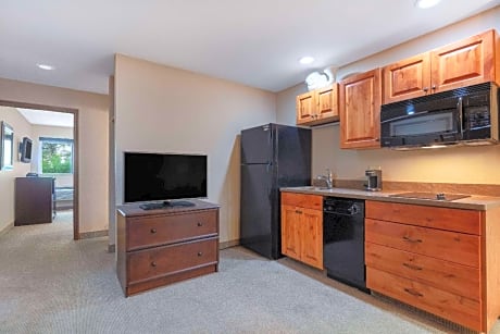 1 Queen Bed One-Bedroom Suite Non-Smoking