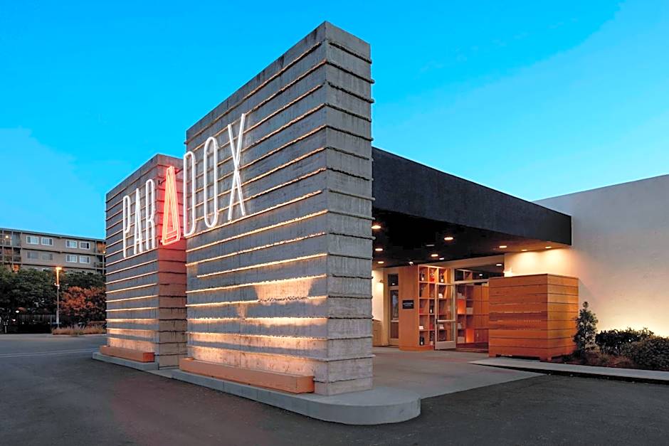 Hotel Paradox, Autograph Collection