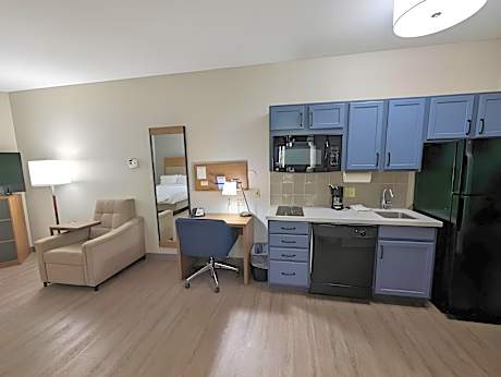 2 Queen Studio Suite